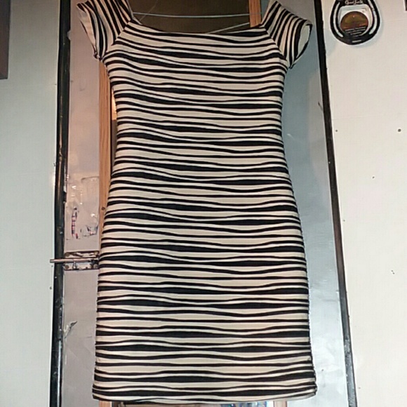 Dresse - Picture 2 of 4